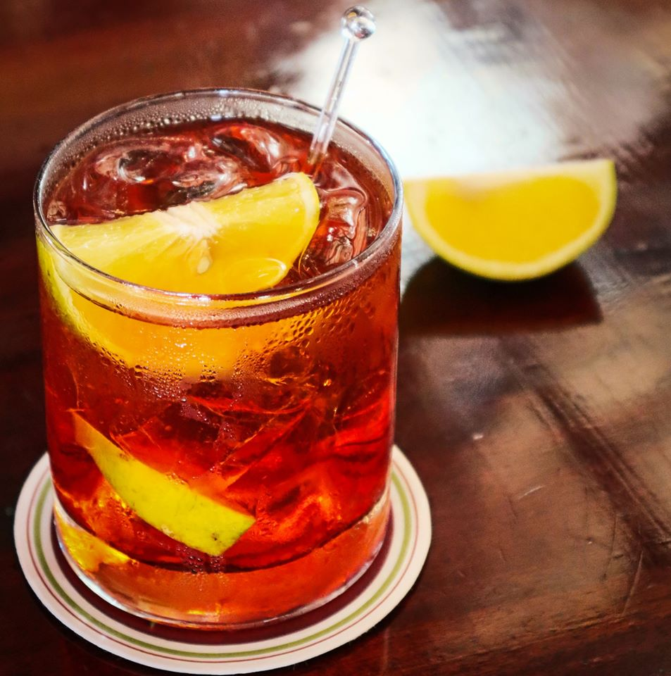 Limoncello_Cun's tweet photo. "It's almost weekend! Come relax with us accompanied by one of the most popular drinks in Italy ... The #Negroni!

#MexicoEsProvida #nadaquefestejar #LordMontajes #Drink #trattoria #italianfood #cancun https://t.co/myQYmyExP2