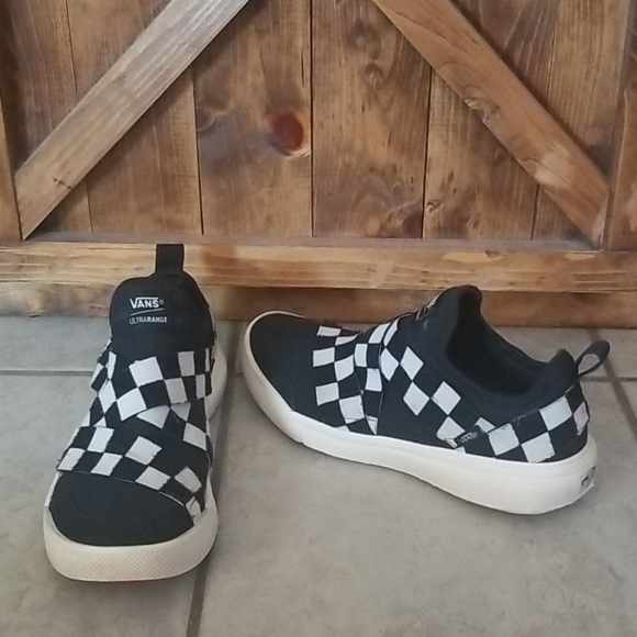 mhw863's tweet photo. So good I had to share! Check out all the items I'm loving on @Poshmarkapp from @DifedeRonnie #poshmark #fashion #style #shopmycloset #carters #thenewboutique #vans: https://t.co/VWSKZ7nZdo https://t.co/nsOuq0PfXk