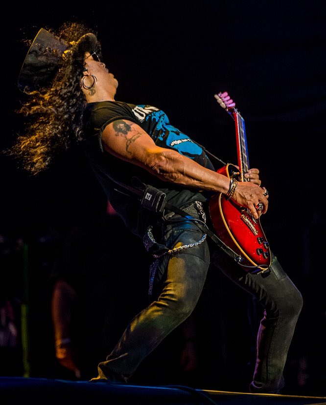 vfdoom_'s tweet photo. #HBD #Slash Más vale tarde... https://t.co/oPeS3qZtn4