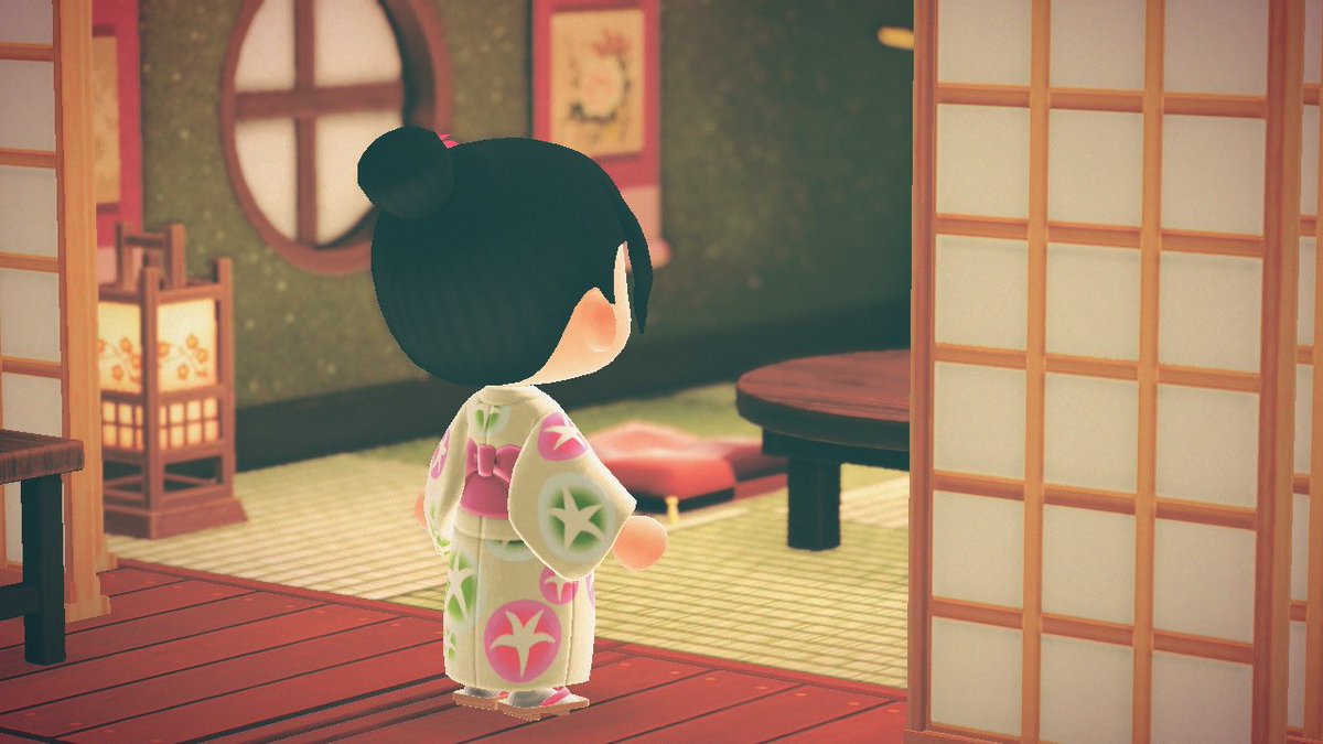 The morning-glory yukata brings in the seasonal motif mentioned earlier, as morning glories are considered a summer flower. Yukata are very causal kimono, usually made from cotton. Nagajuban are not necessary for yukata.