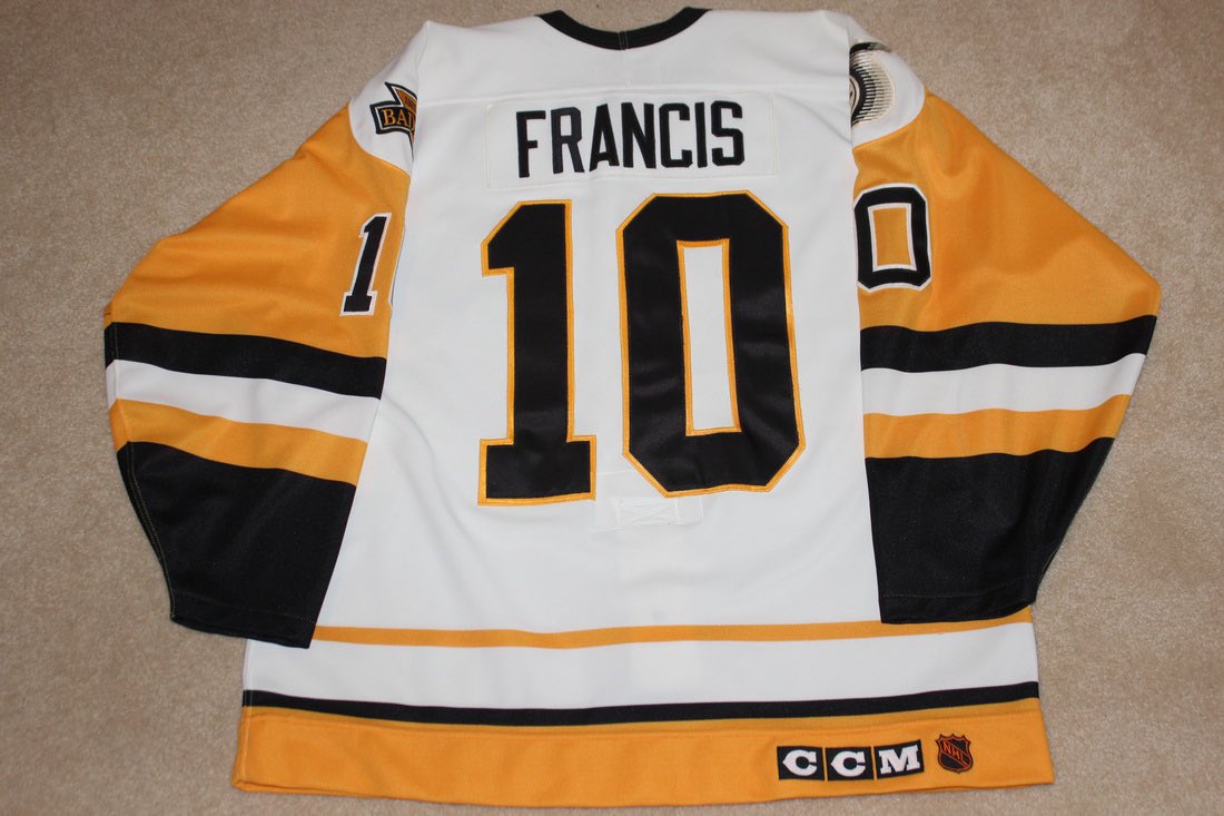 JeffLaskowski10's tweet photo. @NHLSeattle_ @penguins The logo on the front trumps the name on the back, but that name’s a big part of that logo!  Much love and respect to @RonFrancis10 !#ForeverAPenguin #GoodLuckRonnie #AlwaysAClassAct https://t.co/RMWPNWhUQW