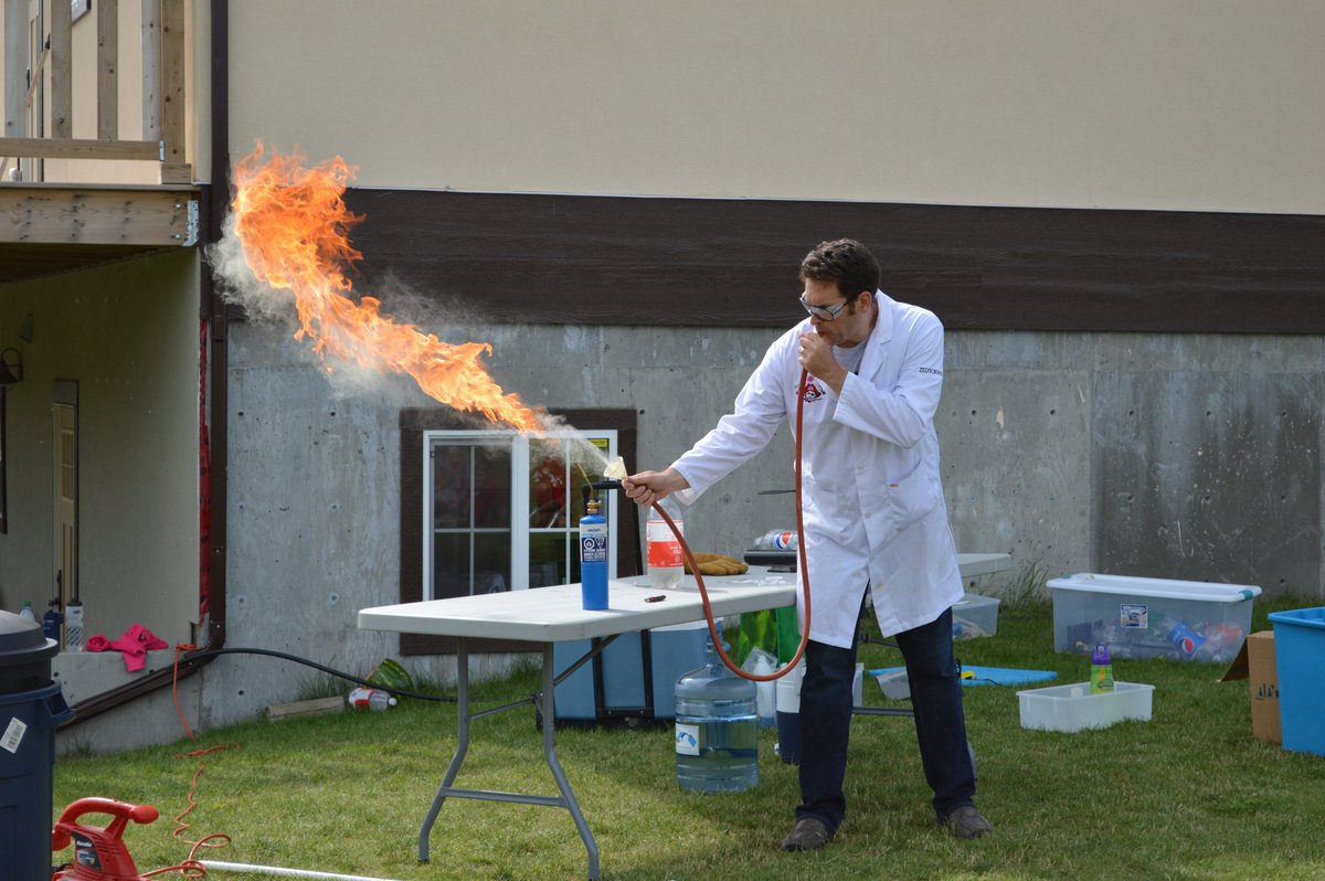 sbfmuseum's tweet photo. Science Week was a hit with the kids! Monday they made slime and Tuesday @ZedScience came to visit for an amazing set of demonstrations! Not to mentions all of the other fun activities including lava lamps, tie dye, and making rock candy!
Pioneer Cooking next week should be fun! https://t.co/j5WteRNmGK