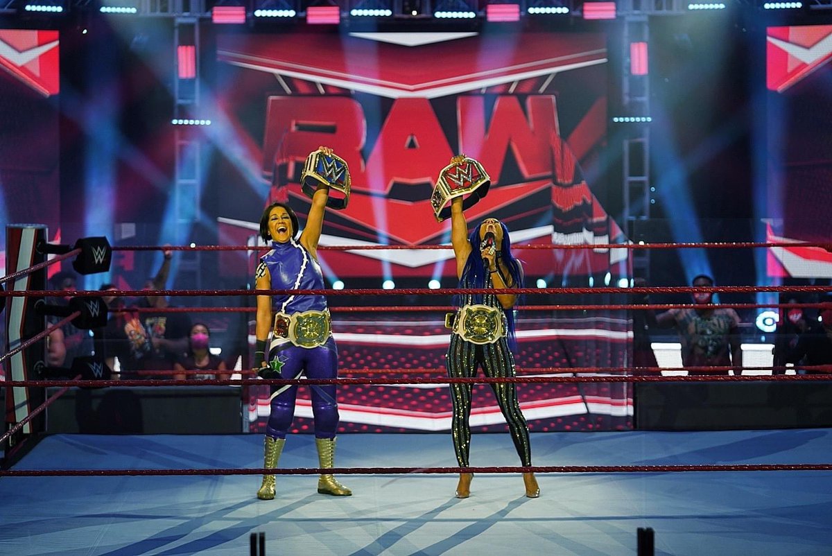 itsBayleyWWE's tweet photo. Are you ready? Are you ready for a good time?!???? #bayleydosstraps #2beltzbanks #SmackDown https://t.co/169wH1vp5q