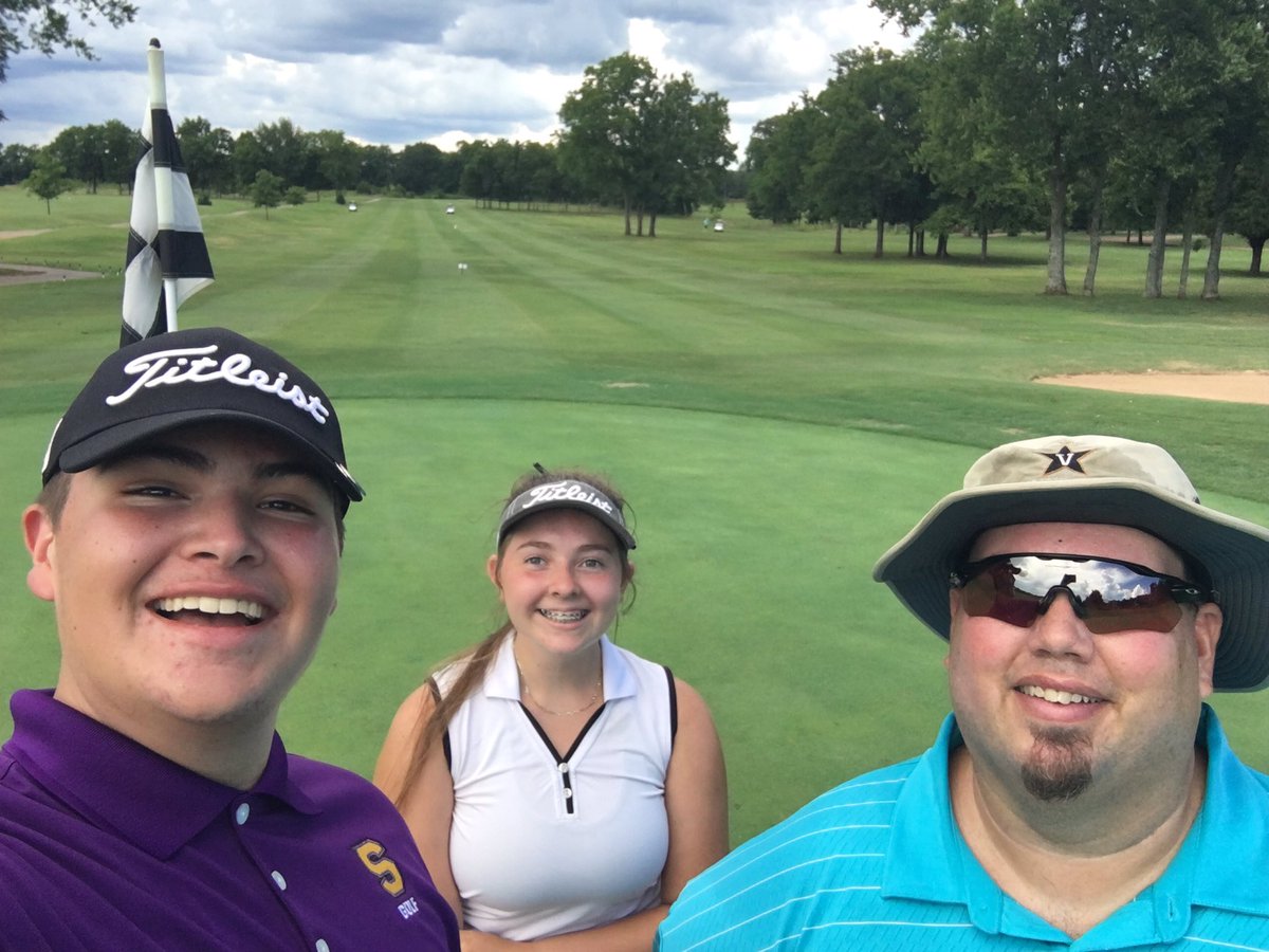 SMS_golf's tweet photo. Great time playing with/catching up with some former Panthers and current Bulldogs! @smyrnagolf @SmyrnaMiddle @SmyrnaBulldog #goDawgz #panthergrit https://t.co/xxGNZ0EAXj