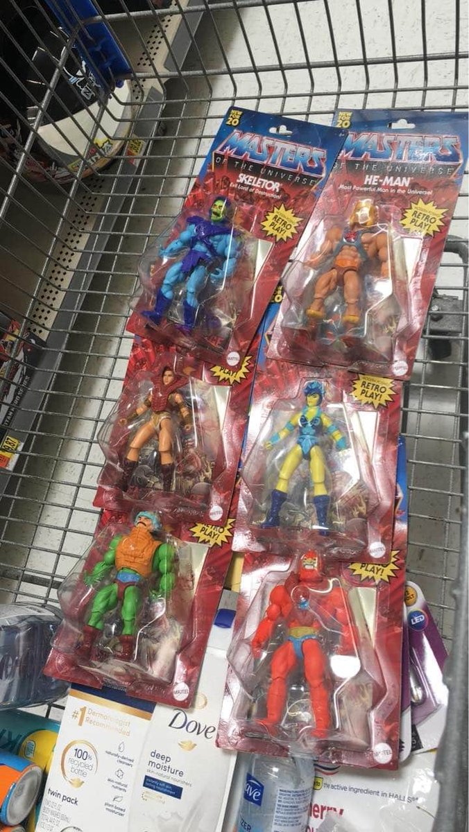 MundoMasters's tweet photo. En USA ya se empiezan a ver #MOTU #Origins en las tiendas ¿las veremos por estos lares así? Pensamos y esperamos que sí 🤞🏼... Ver esos blisters en los lineales de los comercios, es un viaje al pasado ven toda regla!! https://t.co/aNzTDpxurp
