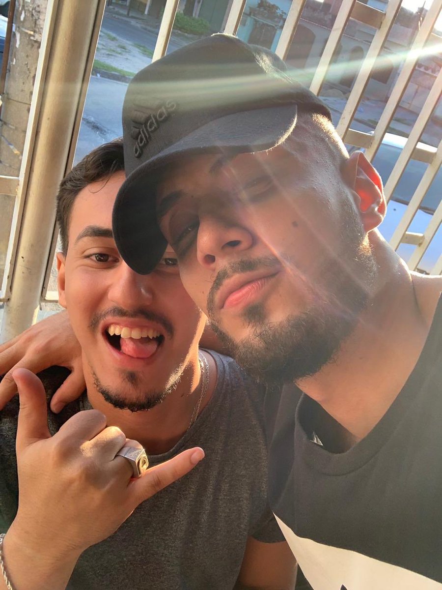 SouzaClaudson's tweet photo. É meu irmão, ainda não dá pra acreditar que você se foi, não consigo me conformar com isso, graças a Deus nossa amizade só teve momentos maravilhosos, não tenho uma lembrança ruim de você irmão, obrigado por todos esses momentos, foi um prazer te conhecer e poder ser seu irmão + https://t.co/hM6X05r551