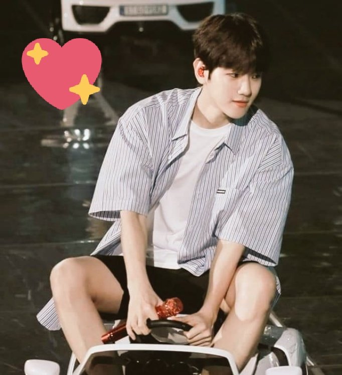 LLihyun's tweet photo. 우리는 당신을 너무 사랑합니다  당신이 괜찮기를 바랍니다❤️❤️ @B_hundred_Hyun #Eris_Here_For_Baekhyun https://t.co/ZkVkkXWmTz
