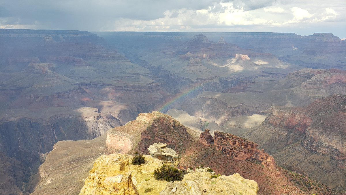 GrandCanyonNPS's tweet image. It's a rainy day here at #GrandCanyon! However, #rightnow, we're pleased to announce that somewhere, over the #rainbow... is right here.
