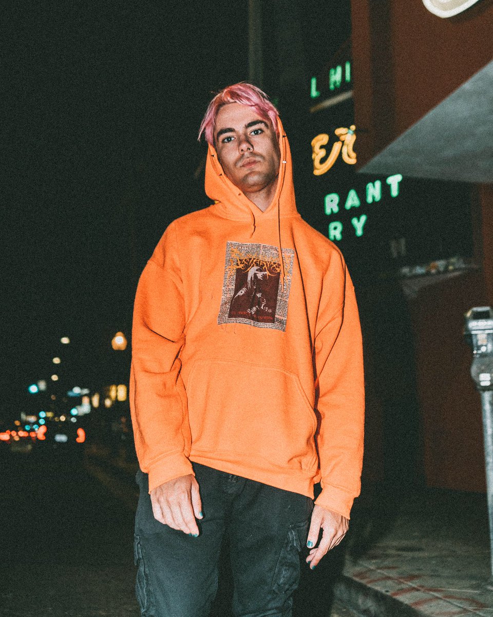 1 of these left in each size dm us if u want one ☀️