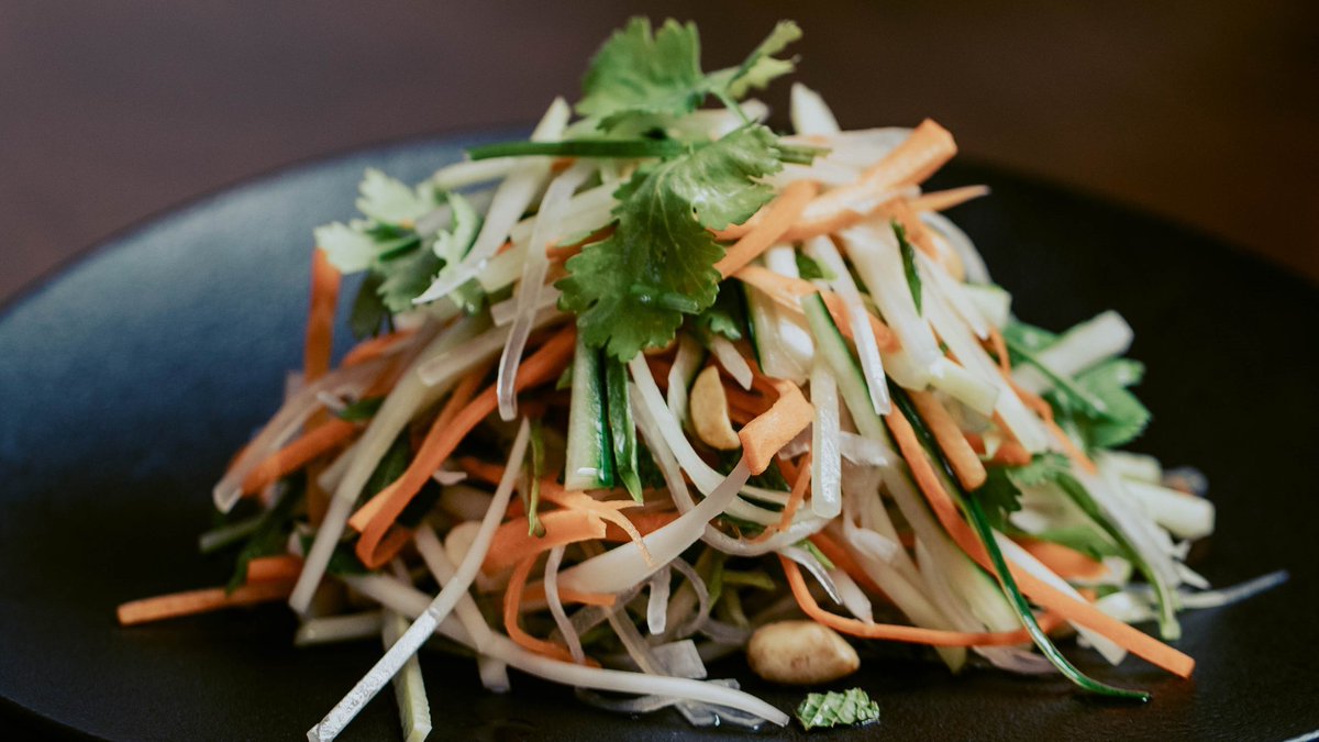 Green papaya with cucumber, carrot, radishes, and thai dressing? Our Green Papaya Salad is heaven on earth. Enjoy it at our City Centre patio or at The Kitchen on Uber Eats!
Visit @the_kitchenottawa on Insta for more info!
#papaya #ottawa #thekitchen #supportlocal