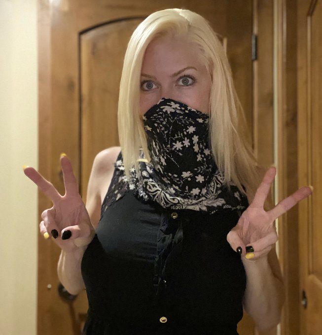 Maskwearing MILF 🤟🏻 https://t.co/ApOcIMOoIp<a href="/tag/mvsales"class="tags"><span>#mvsales</span></a>