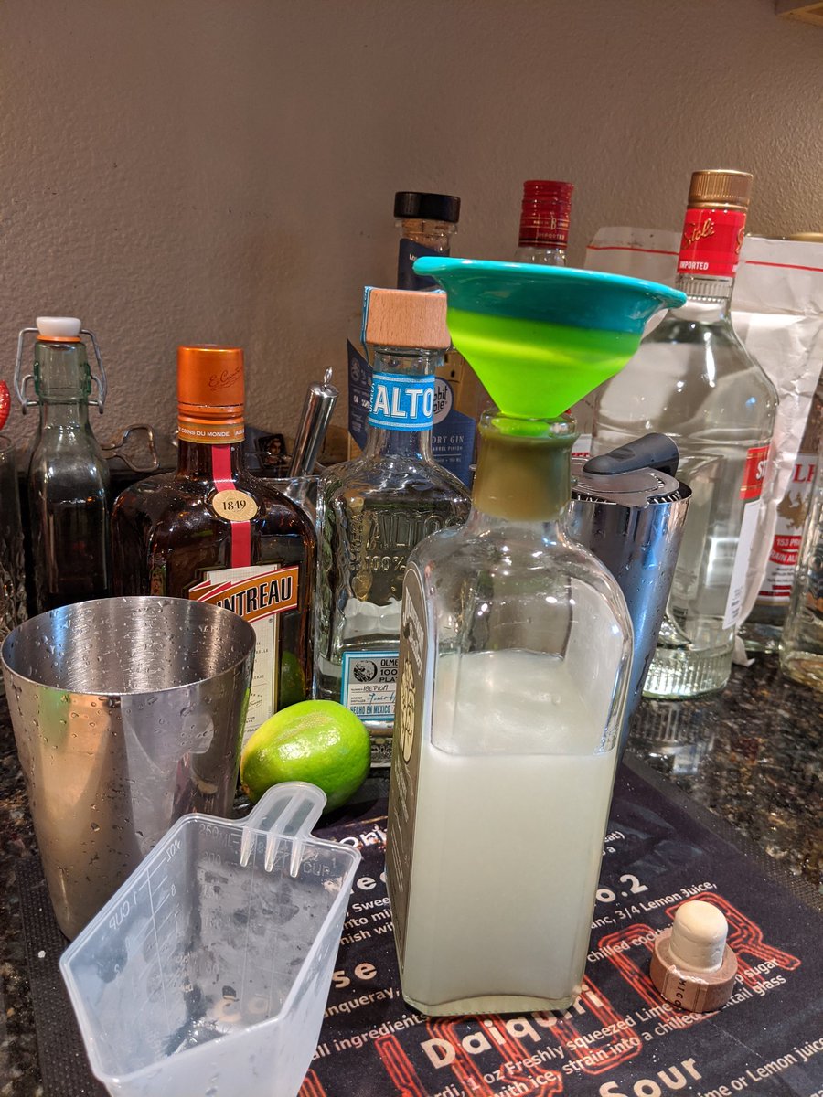Alamagoozlum's tweet photo. It's a good day for a small batch of margaritas. #margarita #CocktailSpotlight #BlackLiverProject #BLP #TequilaDay
6 oz tequila
3oz lime juice
3 oz Cointreau
Shake, bottle, freeze (if anything's left)
2/3 margarita, 1/3 fizzy water, rocks, salt, lime https://t.co/gUW2IbkpwV