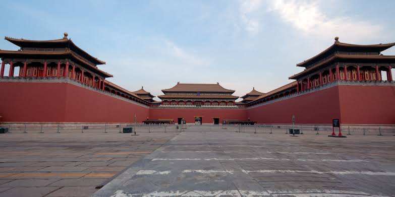 ba sing se’s royal palace architecture was based on the meridian gate to the forbidden city (home of the already mentioned emperor puyi)