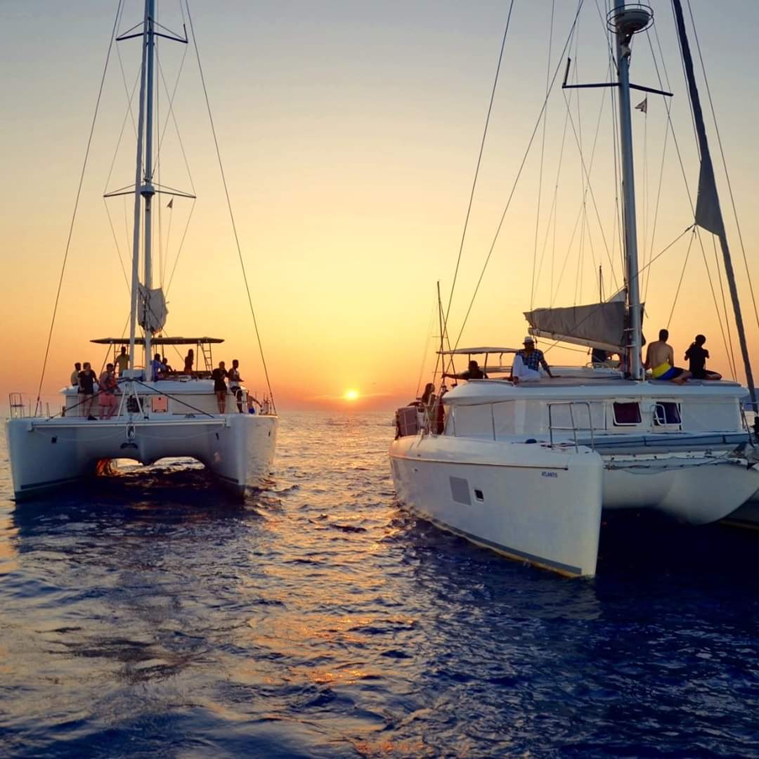 GreeceTourHub's tweet image. Book online:
greecetourhub.com/tours/santorin…
*
Amazing feelings with different perspectives⛵🌅 A superb semi-private catamaran cruise,. on one of the worlds most romantic islands🎉✨❤️
*
#santorini #santorinicruise #travel #greece2020 
#santorinigreece #santorinisunset #santoriniisland