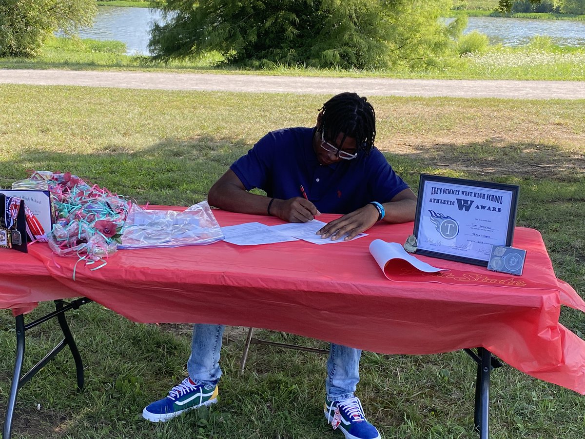 LSWTitanRunning's tweet photo. Big congrats to @TimJohnson0603 for signing to go High Jump at @PittStGorillas next year. Very proud of his hard work to get to where he is today. https://t.co/tEIscRLW25