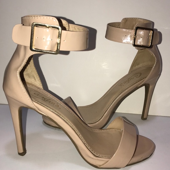 coracora_'s tweet photo. So good I had to share! Check out all the items I'm loving on @Poshmarkapp from @elie_chriselie #poshmark #fashion #style #shopmycloset #think #candies: https://t.co/CYqfB7cteG https://t.co/KWOpm7JfMO