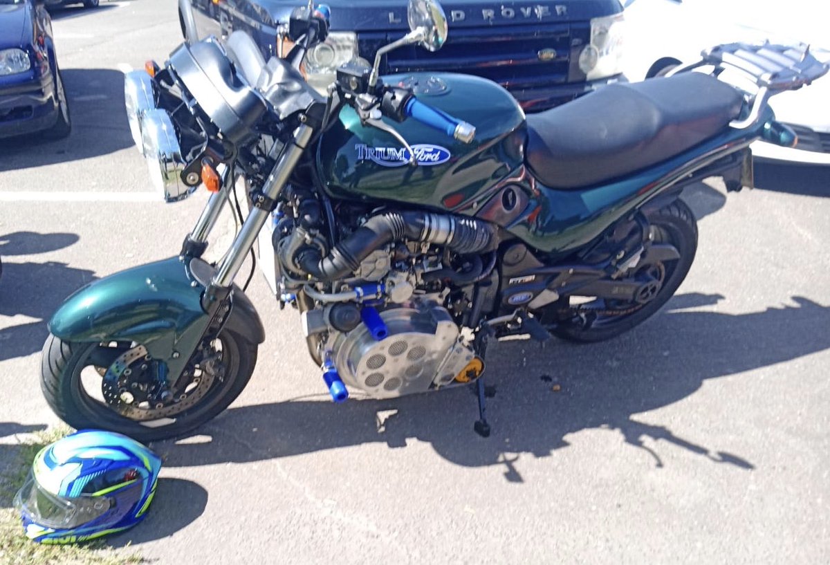 Dieselbike's tweet photo. New #dieselmotorcycle spotted at the 1066 cafe #TriumFord #ford #motorcycle #diesel #diesebike https://t.co/dTmpqw2YRs