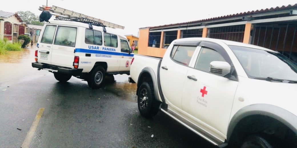 CRPLaChorrera's tweet photo. Nuestros voluntarios brindando asistencia en inundaciones en Panamá Oeste. https://t.co/qSSERc9yWb