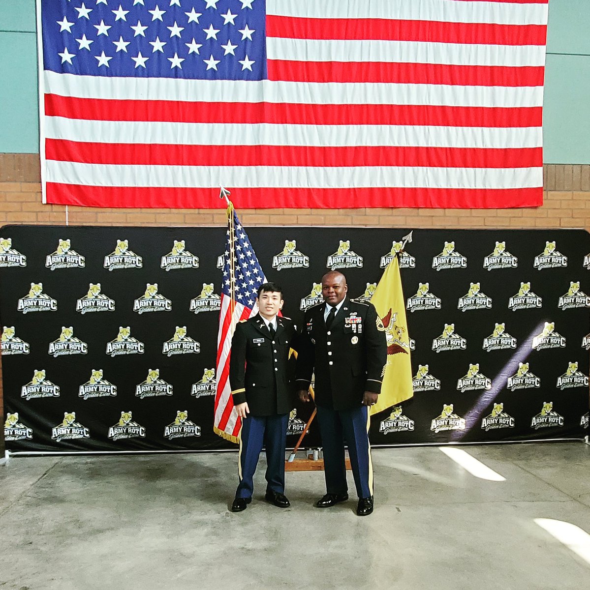 Cjdeloatch_sr's tweet image. It's an awesome day when you're asked to be the first Salute for a new LT. I consider it to be an honor. Good luck LT Chen on all your future endeavors. If you ever need anything never hesitate to reach out! Go Highlanders! #gettingtogreatness #firstsalutetradition🇺🇸 #firstsalute