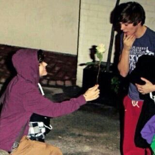 a thread of my favorite larry pics <3