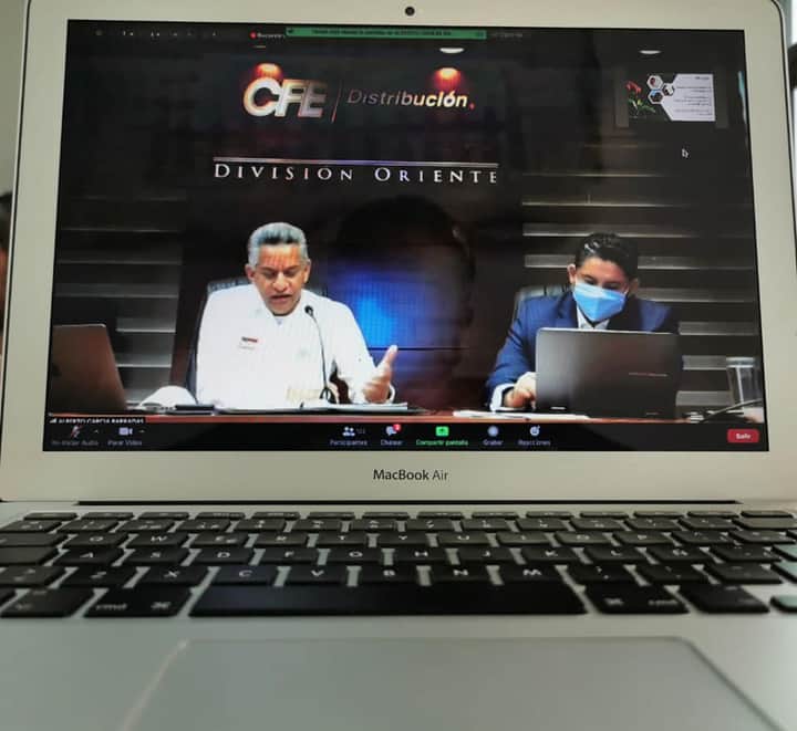 Moloacan_Ver_'s tweet photo. Nuestra Presidenta Municipal Vicky Rasgado Pérez @VickyRasgado84 participó en la videoconferencia "Proceso de Distribución y Socialización de la Energía Eléctrica en el Ámbito Municipal", encabezada por el Ing. Alberto García Barradas, de Aéreas Divisional, de #CFE.

#Moloacán https://t.co/d8UnPHD6EN