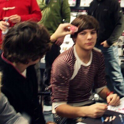 a thread of my favorite larry pics <3