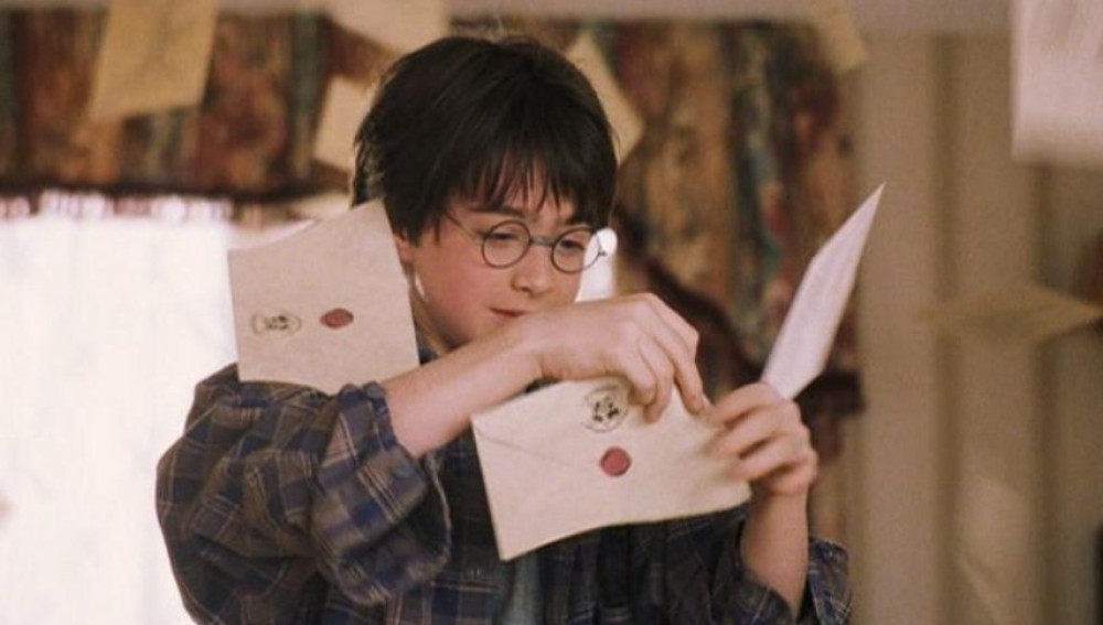 _wizardpotter's tweet photo. Un día como hoy hace 29 años, Harry Potter recibía su carta de Hogwarts ✨💕

#HarryPotter #DanielRadcliffe https://t.co/MeGvZGTXPV
