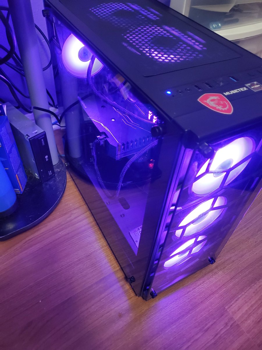 sirsworth's tweet photo. Finally done and upgraded!
#Musetex #amd #ryzen #msi #pcmasterrace #rgb #6fans #segate #evga #purple https://t.co/RtkSlarb7q