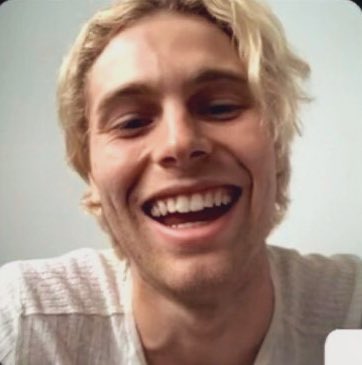 bbylonluke's tweet photo. okay i come back to twitter and this is the first thing i see ??? 

i love him with my whole heart https://t.co/s3gJrYmXK5
