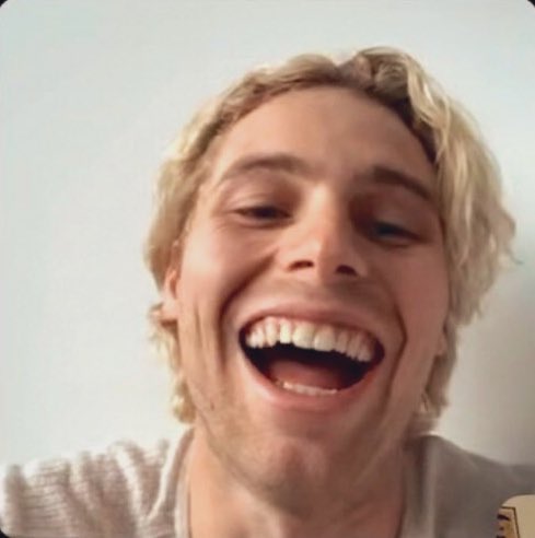 bbylonluke's tweet photo. okay i come back to twitter and this is the first thing i see ??? 

i love him with my whole heart https://t.co/s3gJrYmXK5