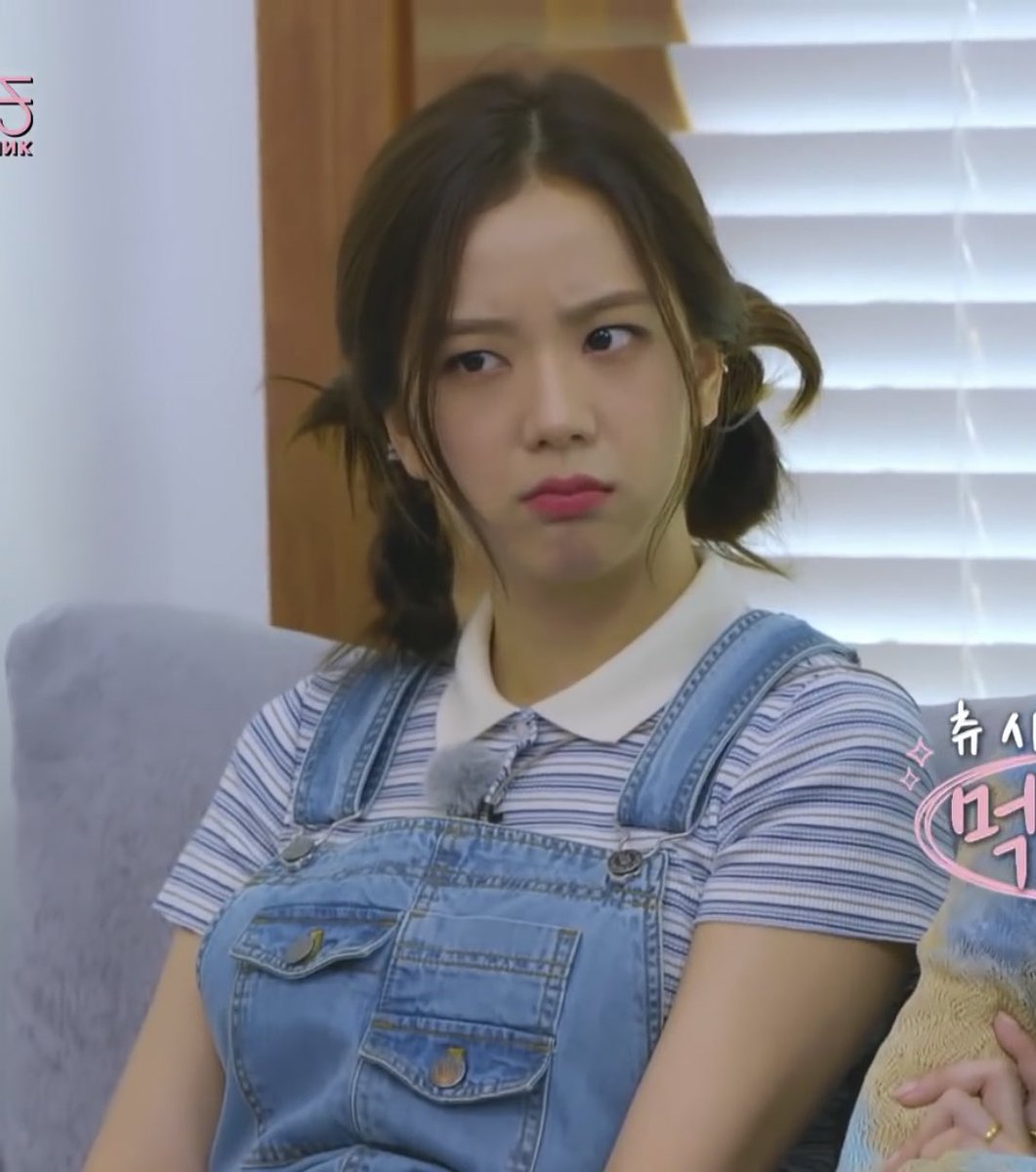 jisoosjpg's tweet photo. SHES A BABY #JISOO https://t.co/RF9RAuCJOt