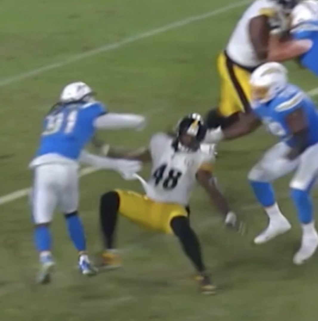 He really laid someone out then broke the defender’s ankles 5 seconds later 😳