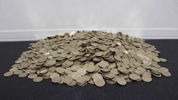 「100万円貯金箱」6年かけて100万円を貯めた！！実際には、134万入る。