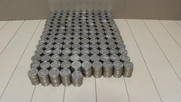 「100万円貯金箱」6年かけて100万円を貯めた！！実際には、134万入る。