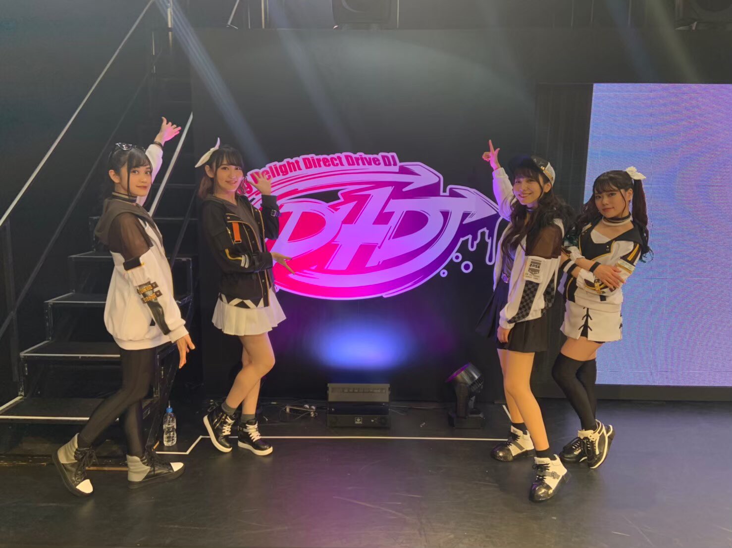 愛美 充電中 今日と明日は D4dj 5thライブの予定でしたね パシフィコ横浜 いつかd4djでライブできたらいいな 明日は無観客ライブをやるので 5thライブで披露予定だったパワーをお届けできればと思います T Co Iscz3illo2 Twitter