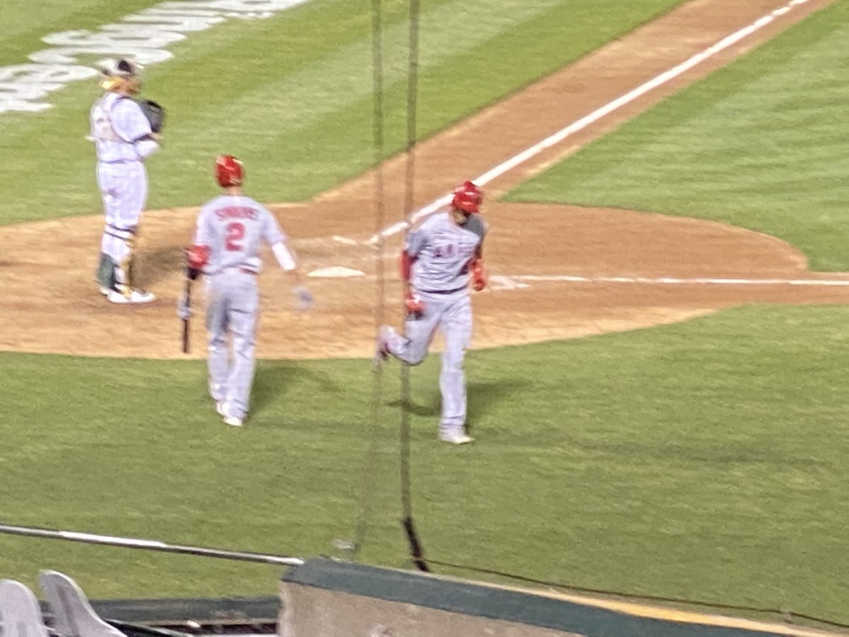 AnthonyTVSports's tweet photo. #Angels tie it at 3-3 on a solo HR from #JasonCastro in the top of the 9th. https://t.co/YsV32WqguS