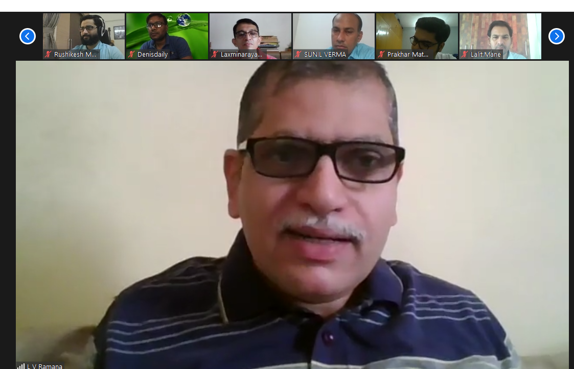 IIM_I's tweet photo. The #virtual inauguration of the 13th Batch of PGPMX provided a platform for the new batch to interact with faculty members, who welcomed them as a part of #IIMIFamily.
#IIMI #IIMIndore #WorkingExecutive #MBA @askhimanshurai https://t.co/kL7EUdeGOq