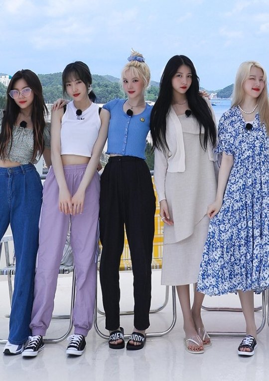 Buddies_art's tweet photo. Wow Eunha grew already? She's tall now😍

Oh..nevermind 🤣 https://t.co/jaMCYHEIX5