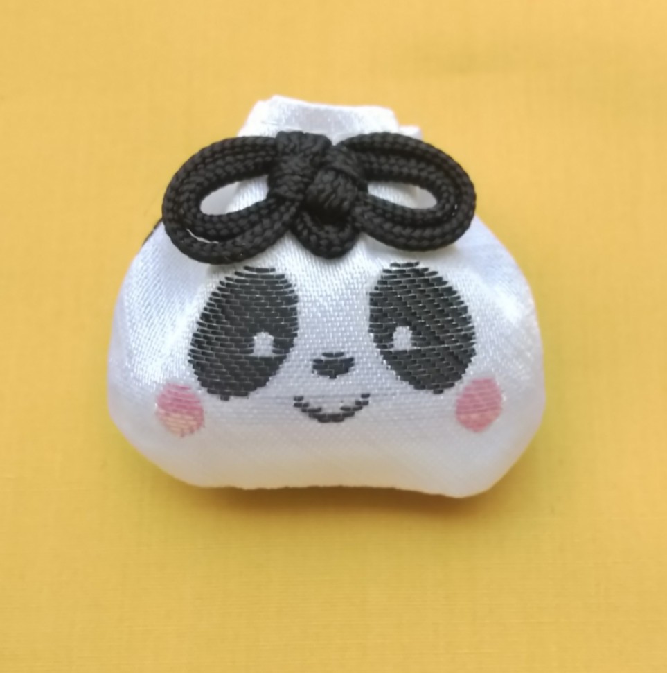 uenotoshogu's tweet photo. 本日テレビ番組で紹介された御守「パンダの御守」(600円)のお問い合わせを頂いております。
限定授与品ではありませんのでいつでもお分かちしております。今のところ数もたくさんございますので、どうか御無理のない御参拝をお願い申し上げます。授与は毎日10:00から17:00です。 https://t.co/ouJnAb5lV2