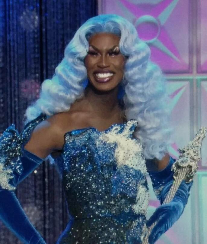 ovnivy's tweet photo. o sorriso mais lindo
o talento impecável
o coração de ouro

eu tenho orgulho de te amar @SheaCoulee #DragRace #AllStars5 #Sheawinner 🥺💙 https://t.co/dBWdxbWAkV