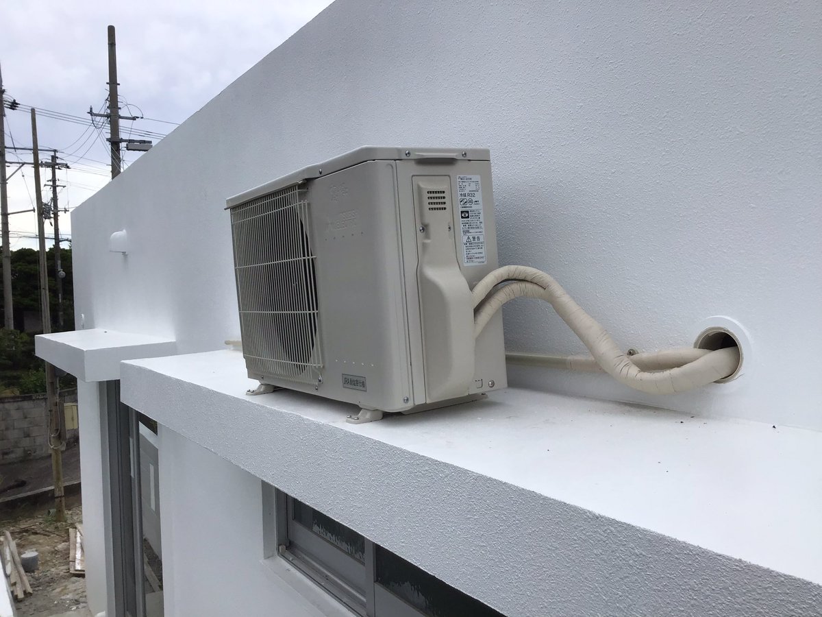 エアコンステーション Auf Twitter ルームエアコン設置工事 室外機を庇置きにしてドレンを塩ビに変えました エアコンステーション 沖縄 エアコン工事
