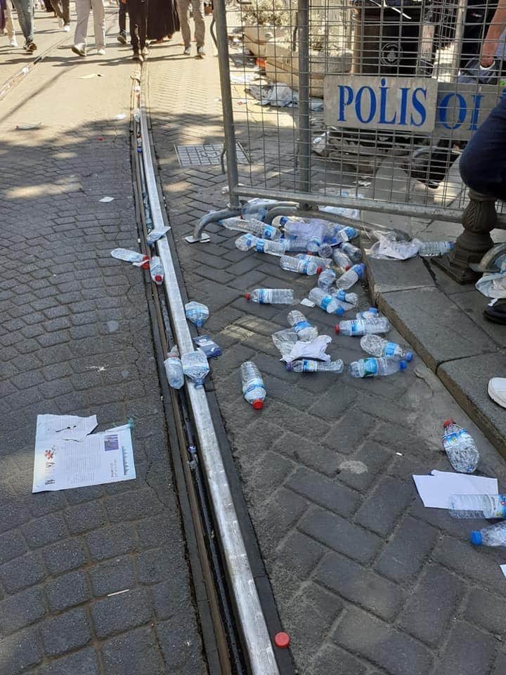 ayasofyadaki cuma namazı sonrası sultanahmet civarıymış... temizlik imandan gelemedi