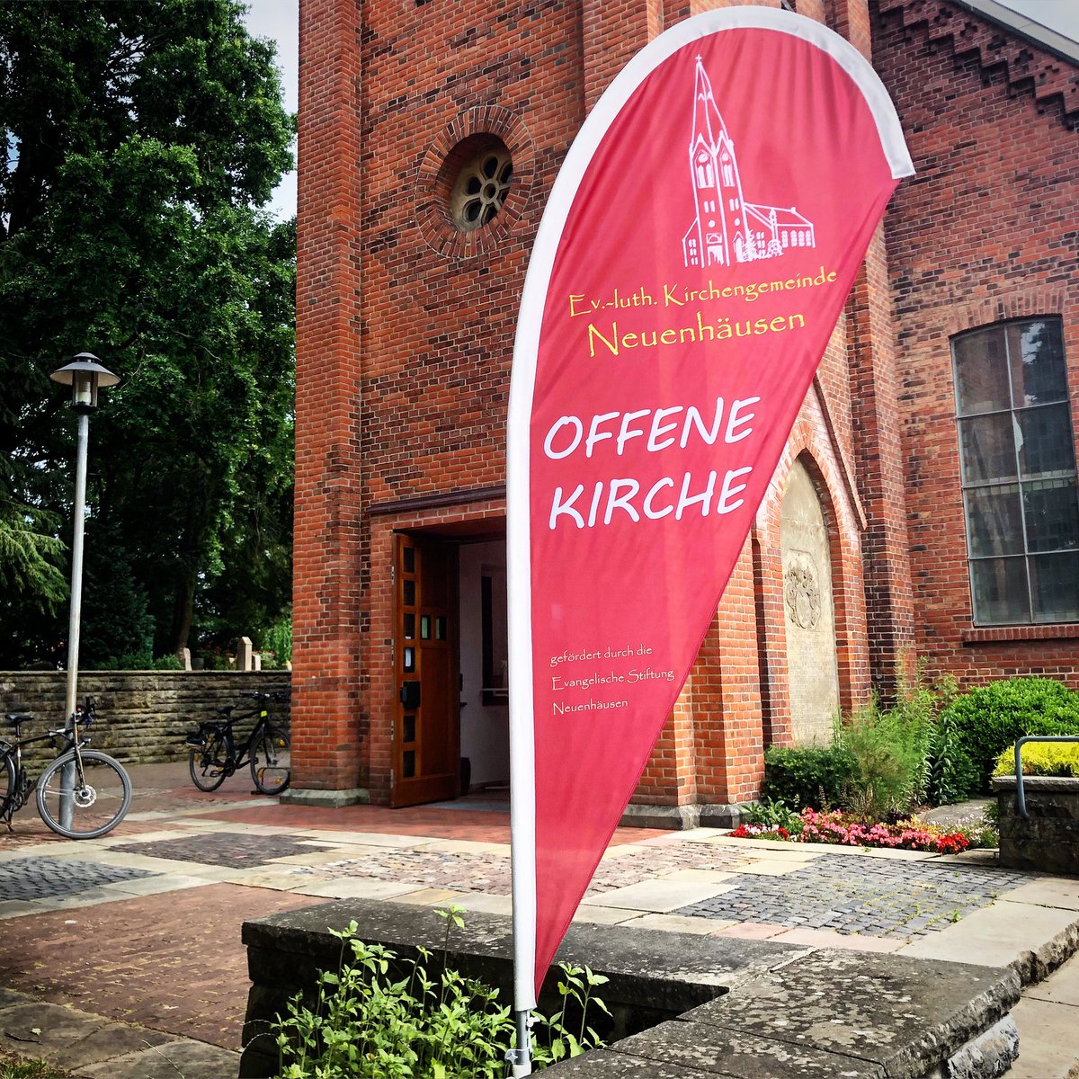 JoergRodenwaldt's tweet photo. Heute wieder #OffeneKirche in #Neuenhäusen zu #Celle, von 11-13 Uhr.
Einfach mal vorbeischauen ... 👍😊🌻 #meinCelle #meinNeuenhäusen #Niedersachsen #meinNiedersachsen #meinekirche https://t.co/ZsZCqNdhe0