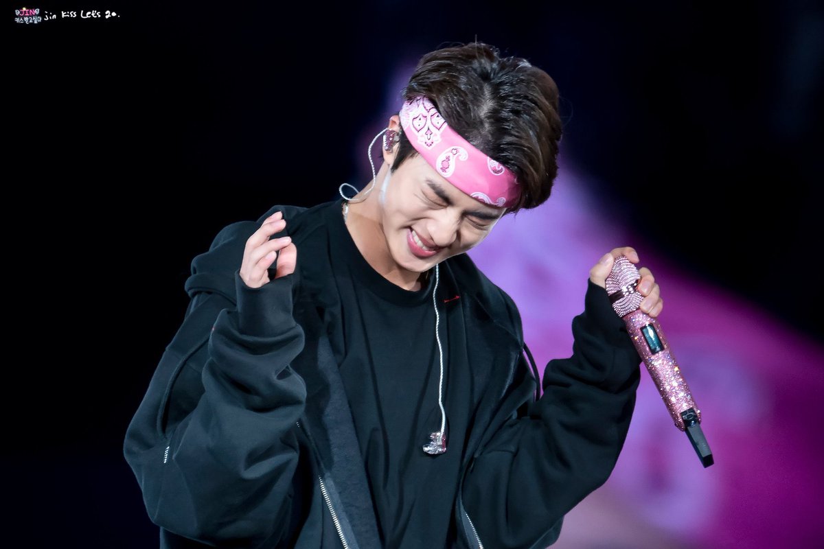 jinnieslamp's tweet photo. If you see this tweet, reply with the hashtags: 

#ProudofSeokjin
#MOON_JIN심이_통했어
(Jin’s Moon has moved everyone) https://t.co/eY0mxNrOfP