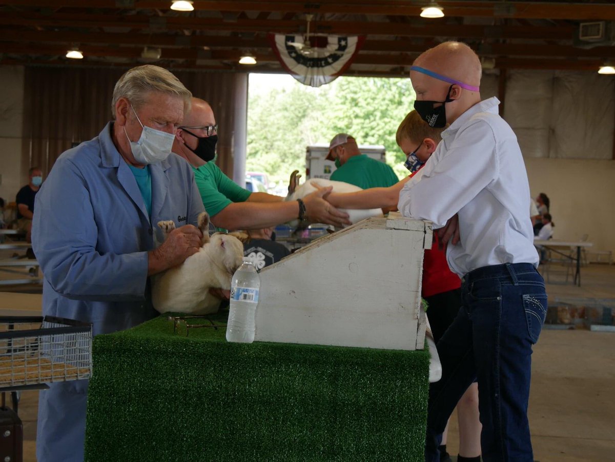 Indiana4h's tweet photo. Thank you to the 4-H staff, volunteers, and families who are coming together to provide opportunities for youth while protecting the health and safety of our communities. #maskuphoosiers #maskuppurdue https://t.co/J4xtTmkPQI