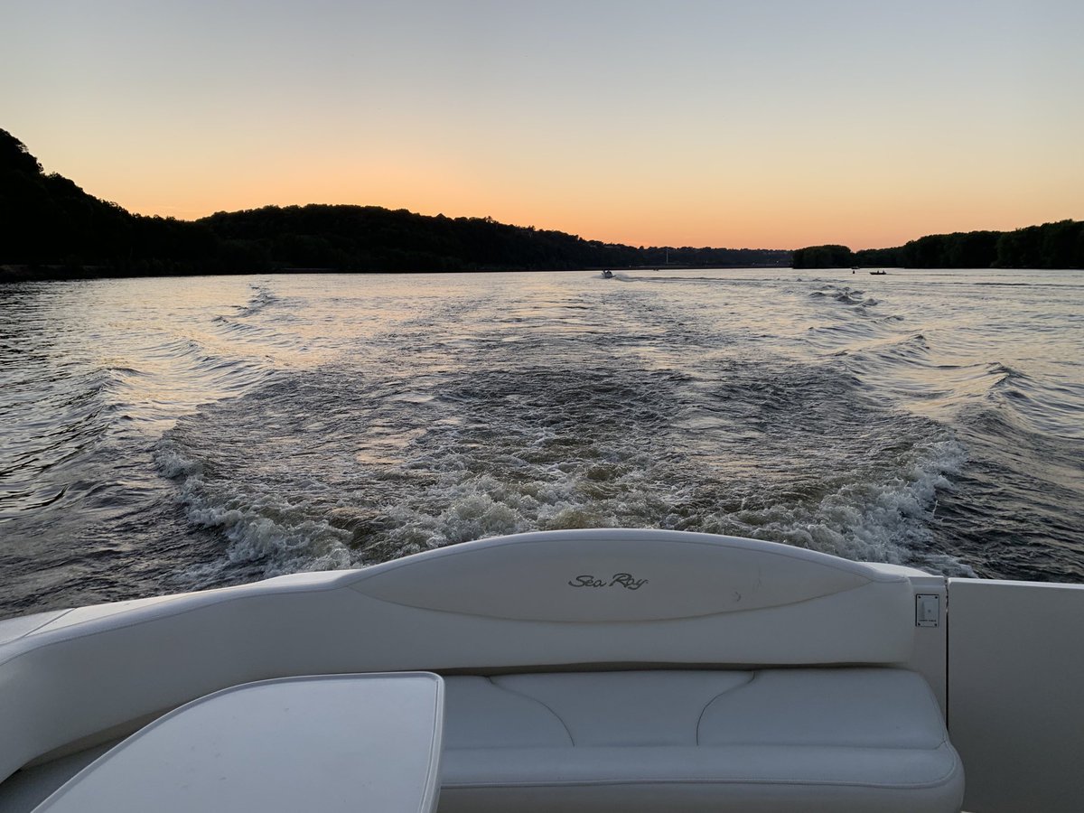 DUdelhofen's tweet photo. Favorite view for a Friday. #mississippiriver #summergoestoofast https://t.co/v46ixK8PQd