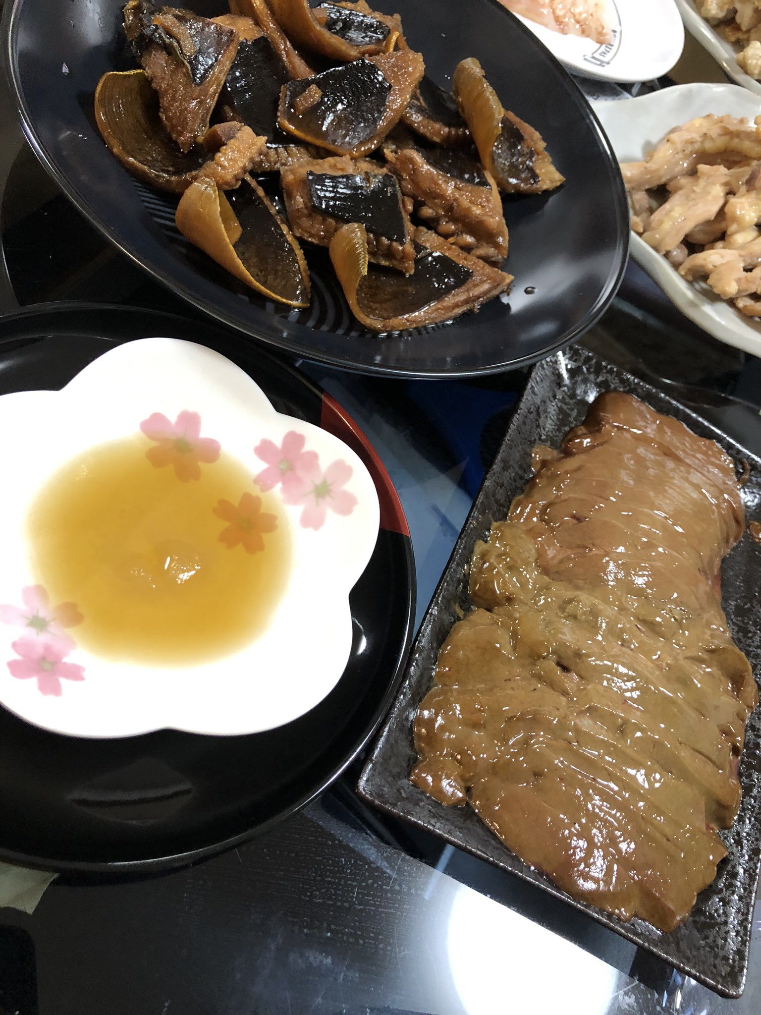 Sin 黒兎会らびったー黒ノ巣会 初アカエイを喰らった 煮付けも美味しくエイ肝は絶品 牛生レバーと大差ないと思う アカエイ エイ肝 エイの煮付け T Co Kawjoackhl Twitter