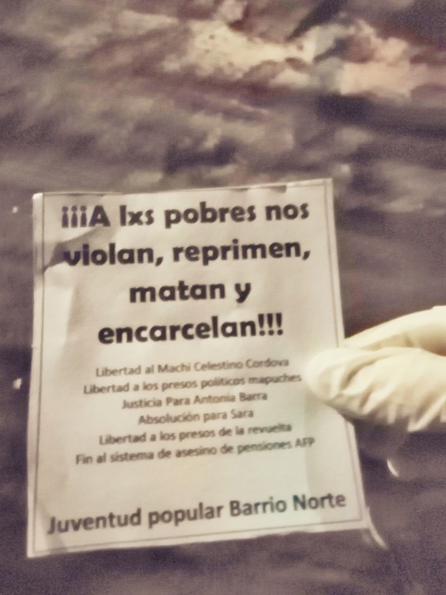TrabajadoresCL's tweet photo. Desde Concepción, las poblaciones no abandonan la lucha vamos por el 100 %, vamos por todo.
Ante la podredumbre de los poderes ejecutivo, legislativo y judicial: poder popular
Con el enemigo no se tranza
Único camino: revolución https://t.co/1i04jWR9So
