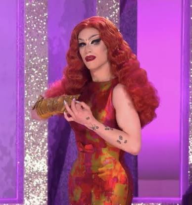 iamsulkin's tweet photo. Shea icônica recebendo sua coroa merecidíssima com a peruca da Sasha! #SistersWinners #SheaWinner #AllStars5 https://t.co/UpBcPgz7e3