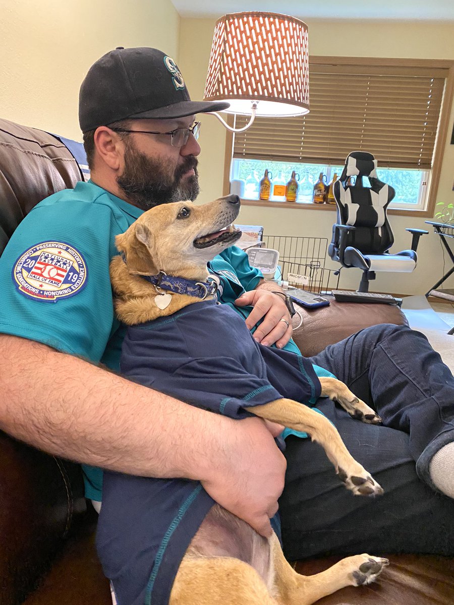 NewShoe42's tweet photo. Go M’s! #marinersbestseat #whereiroot https://t.co/JwvUCLPUxg
